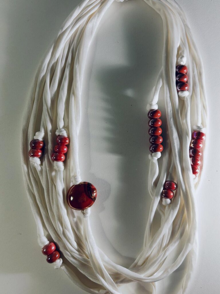 Collana multi fili bianca con perline